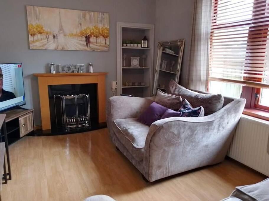 Lovely 2 Bedroom Apartment In Heart Of דאנדי מראה חיצוני תמונה