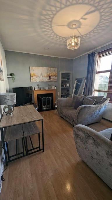Lovely 2 Bedroom Apartment In Heart Of דאנדי מראה חיצוני תמונה
